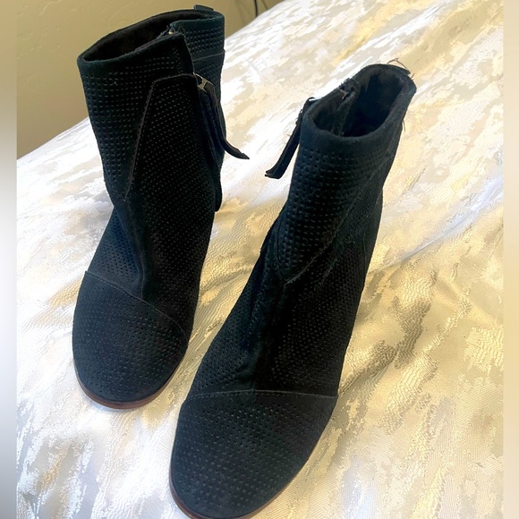 Tom’s boots - Picture 2 of 7